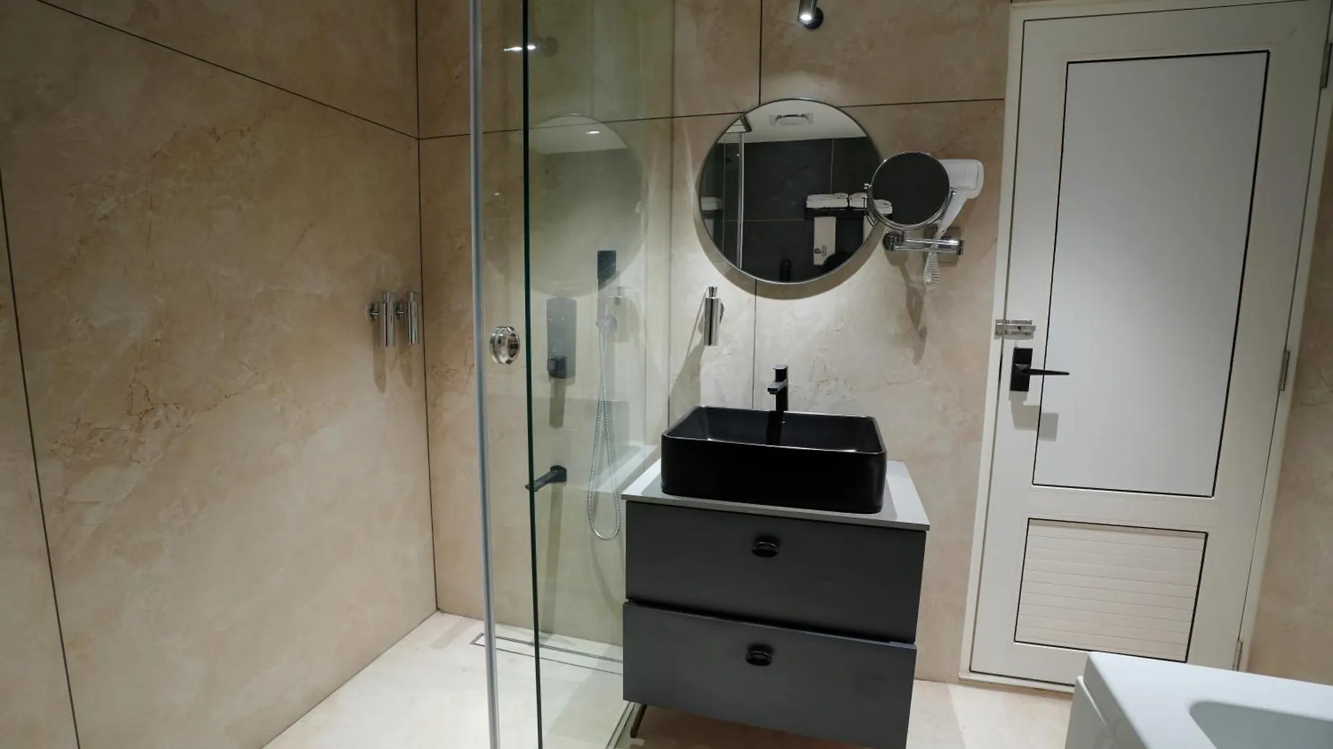 Hotel Doro Royal Suite Mannarakkat